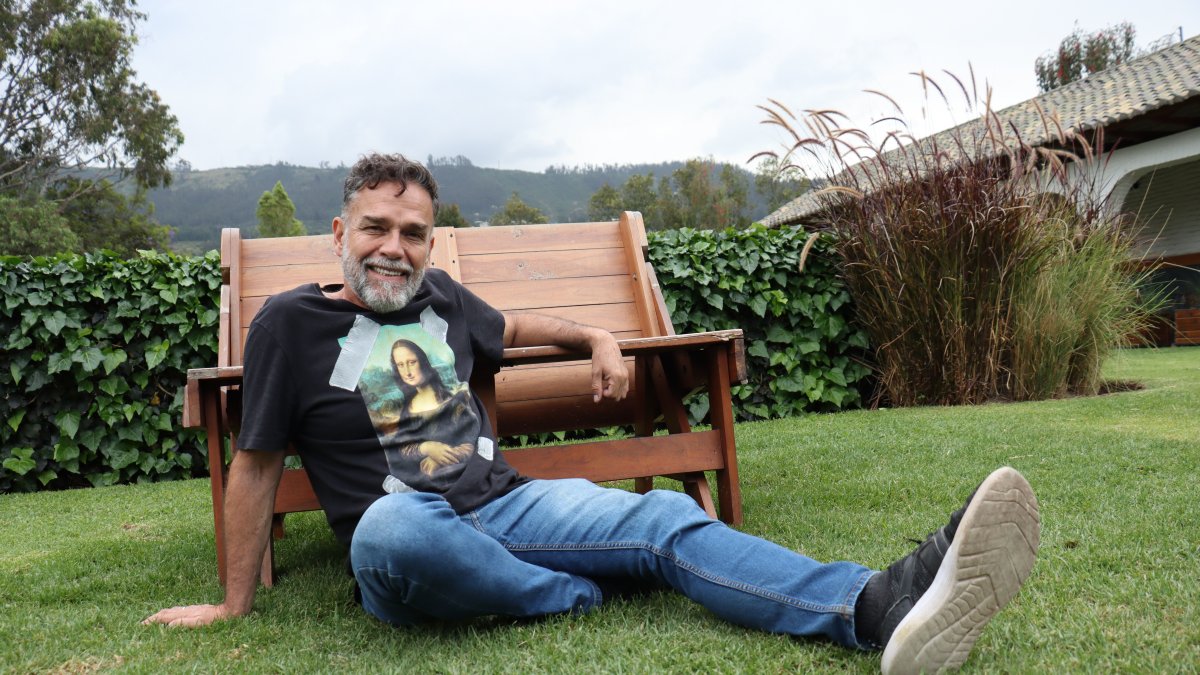 El artista quiteño alista su próximo disco y una obra de teatro en la que participará en agosto.