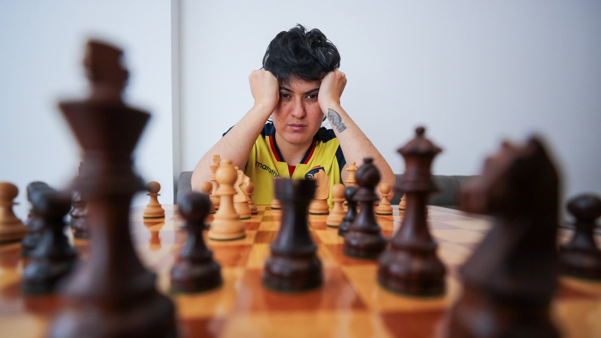 En su casa, en la capital de la República, la ajedrecista se alista para las Olimpiadas de Ajedrez que este año se disputarán en Hungría, del 10 al 23 de septiembre.