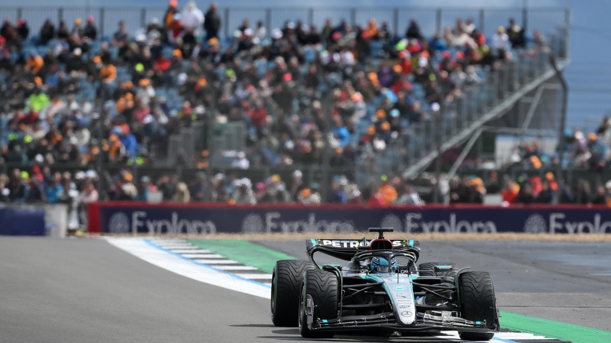 Geroge Russell lideró la clasificación previa en Silvestone.