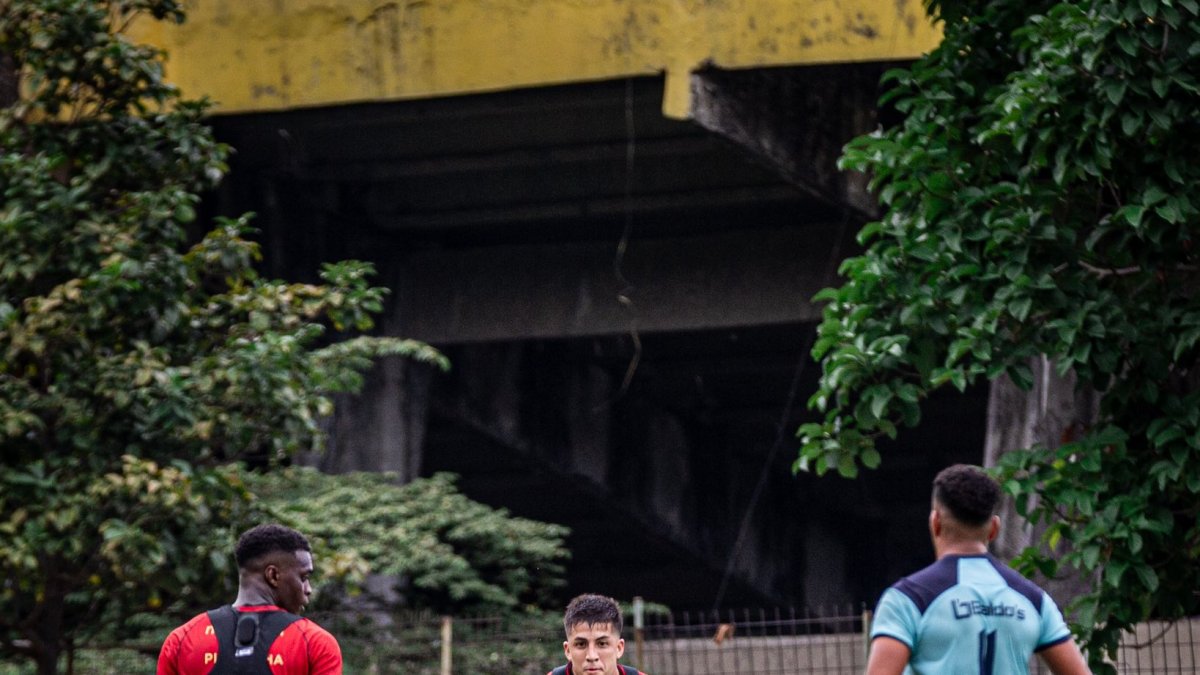 Luca Sosa en un partido amistoso ante Delfín antes de la Copa Sudamericana.