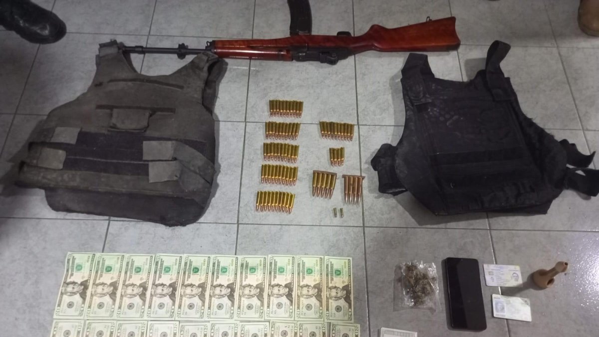 La Policía indica que uno de los aprehendidos pertenecería a Los Choneros.