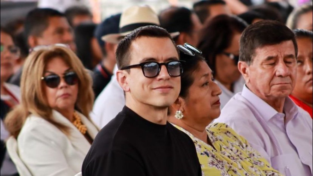 El mandatario habló durante un enlace radial sobres los ataques que recibe su gobierno y las acciones que ejecuta en materia económica.