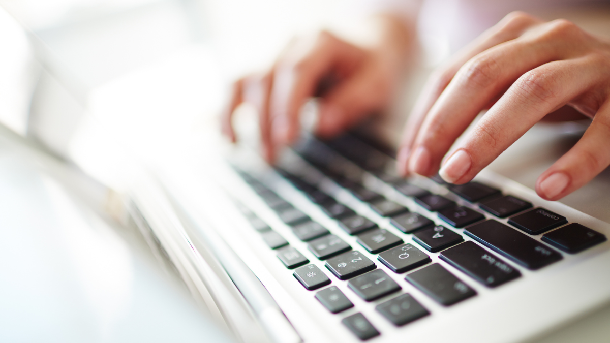 Los interesados deben cargar la documentación en el sistema informático y presentar en original.