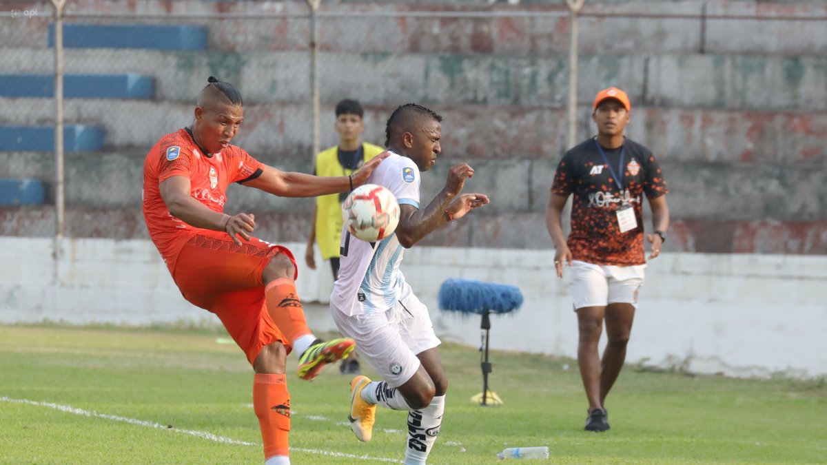 Los equipos del fútbol ecuatoriano han sufrido un bajón en su rendimiento deportivo por el mal estado en ciertos campos de juego.