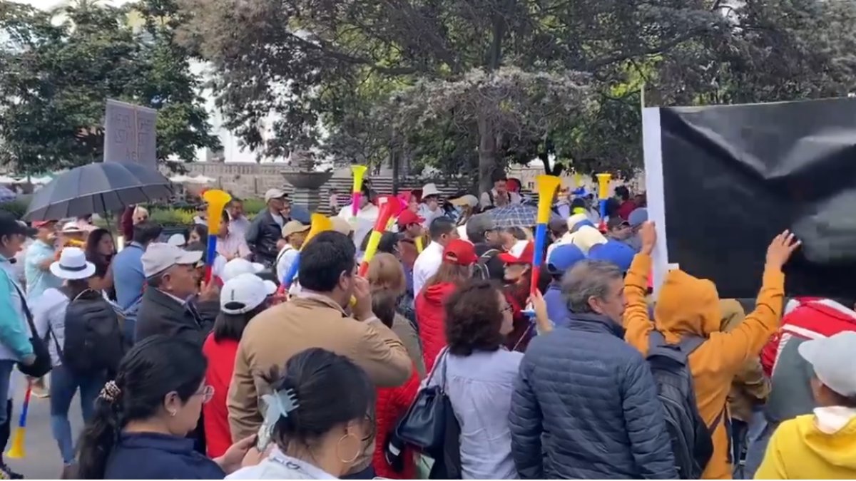 La mañana de este 8 de julio de 2024 los distribuidores de combustibles protestaron en la Plaza Grande.