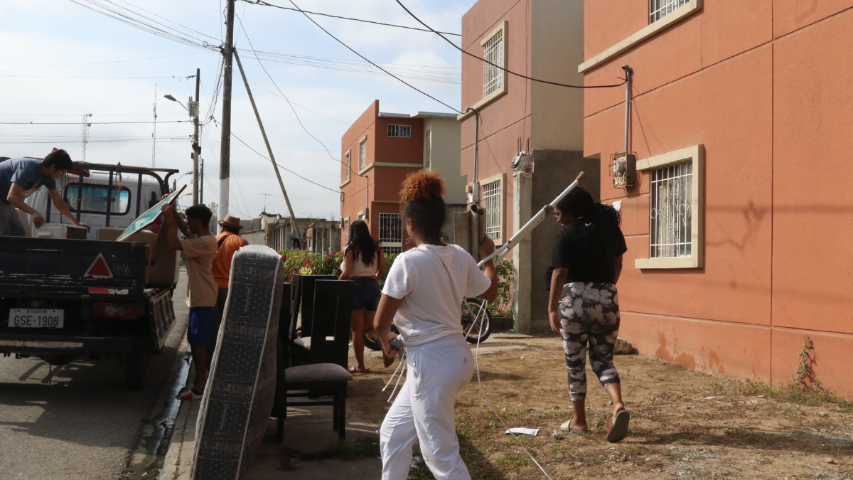 Agentes de la Policía ingresaron a las viviendas