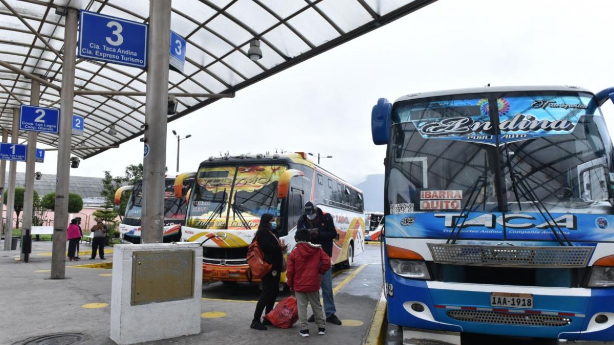 Referencia. Los robos a los buses interprovinciales en las carreteras del país, son constantes.