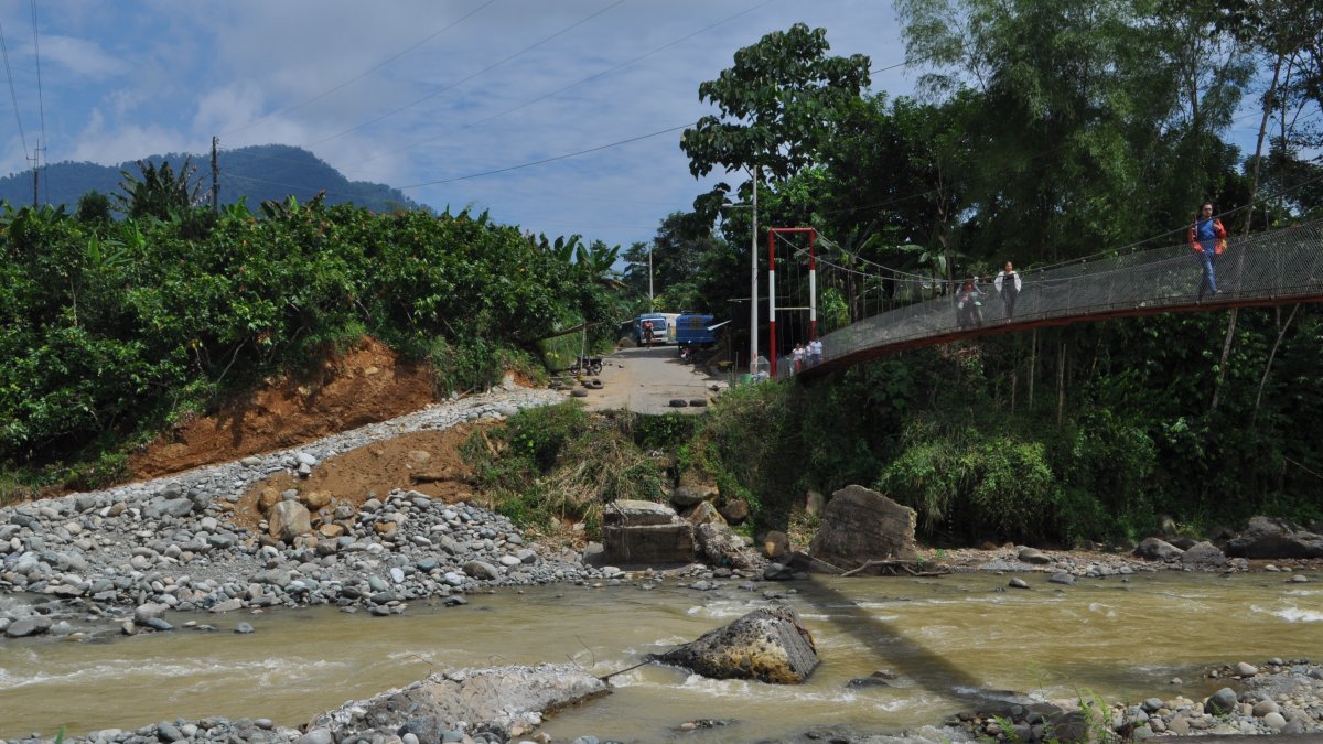 Escenario. Así está la ruta desde hace año y medio: partida. Ahora toma el doble o triple ir de un sitio a otro.
