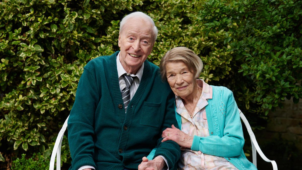 Michael Caine y Glenda Jackson demuestran que los años no se robaron su talento. Ella falleció el año pasado y él ha asegurado que esta es su última película.