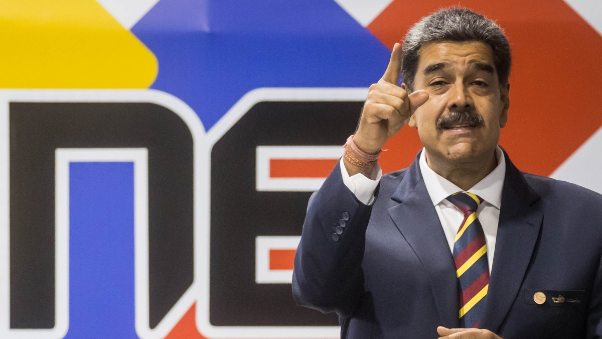 El presidente de Venezuela y candidato a la reelección, Nicolás Maduro, hablando en una reunión de aspirantes a la presidencia, el 20 de junio de 2024.