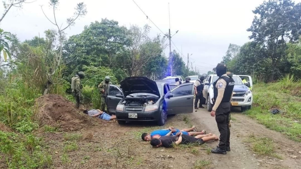 Escena. A los tres sospechosos les decomisaron armas de fuego.
