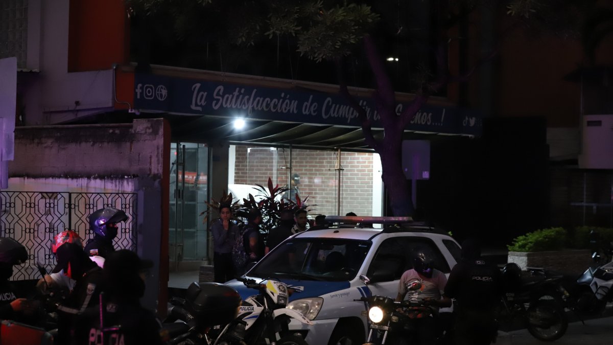 Cliente descontento intentó incendiar un negocio de venta de carros en Urdesa.