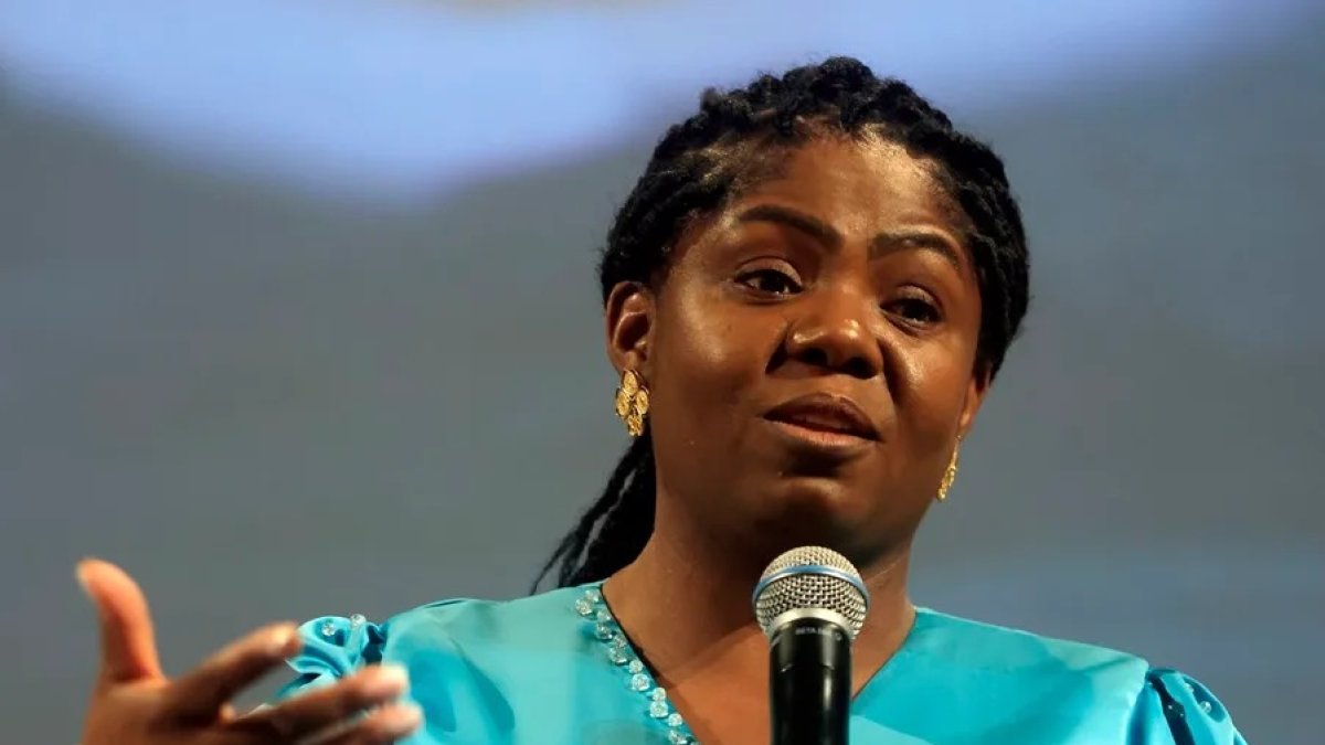 Atacan a tiros el vehículo de la vicepresidenta de Colombia, Francia Márquez.