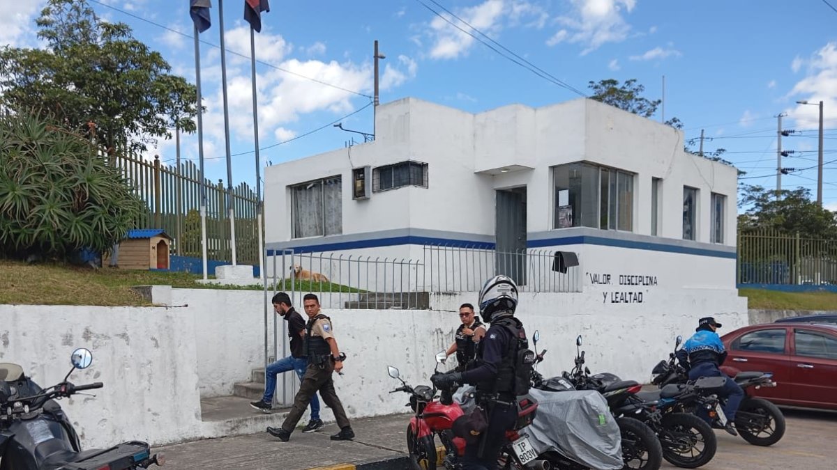 El hombre no pudo justificar la procedencia de los teléfonos celulares.