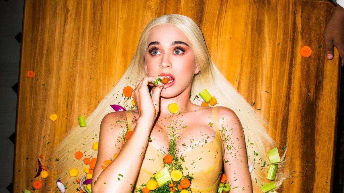 Katy Perry para el clip de Bon appétit.