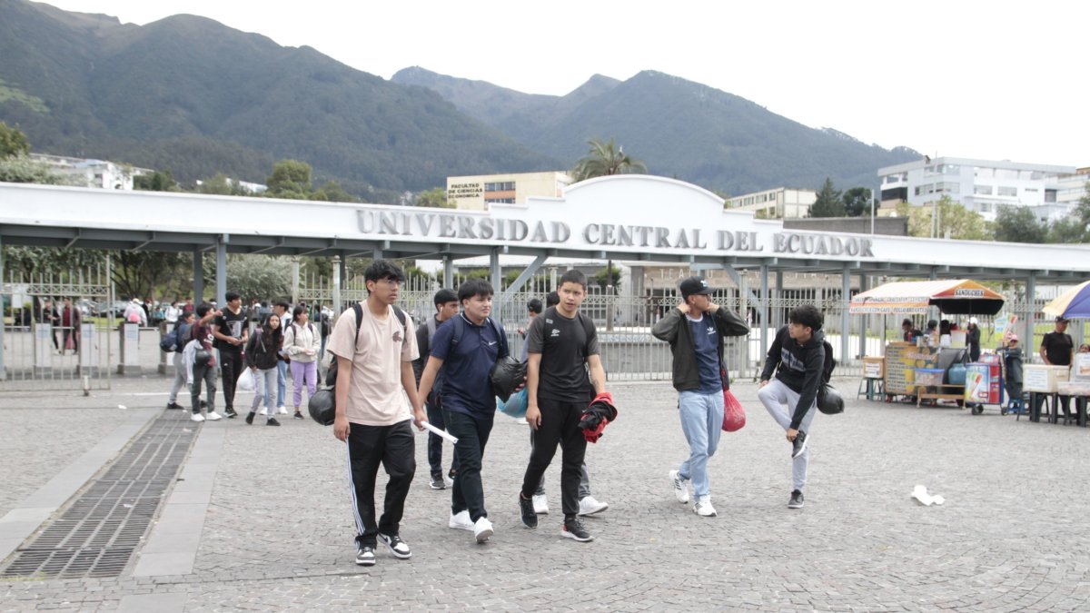 La Universidad Central es la más grande del país, con más de 50.000 estudiantes.