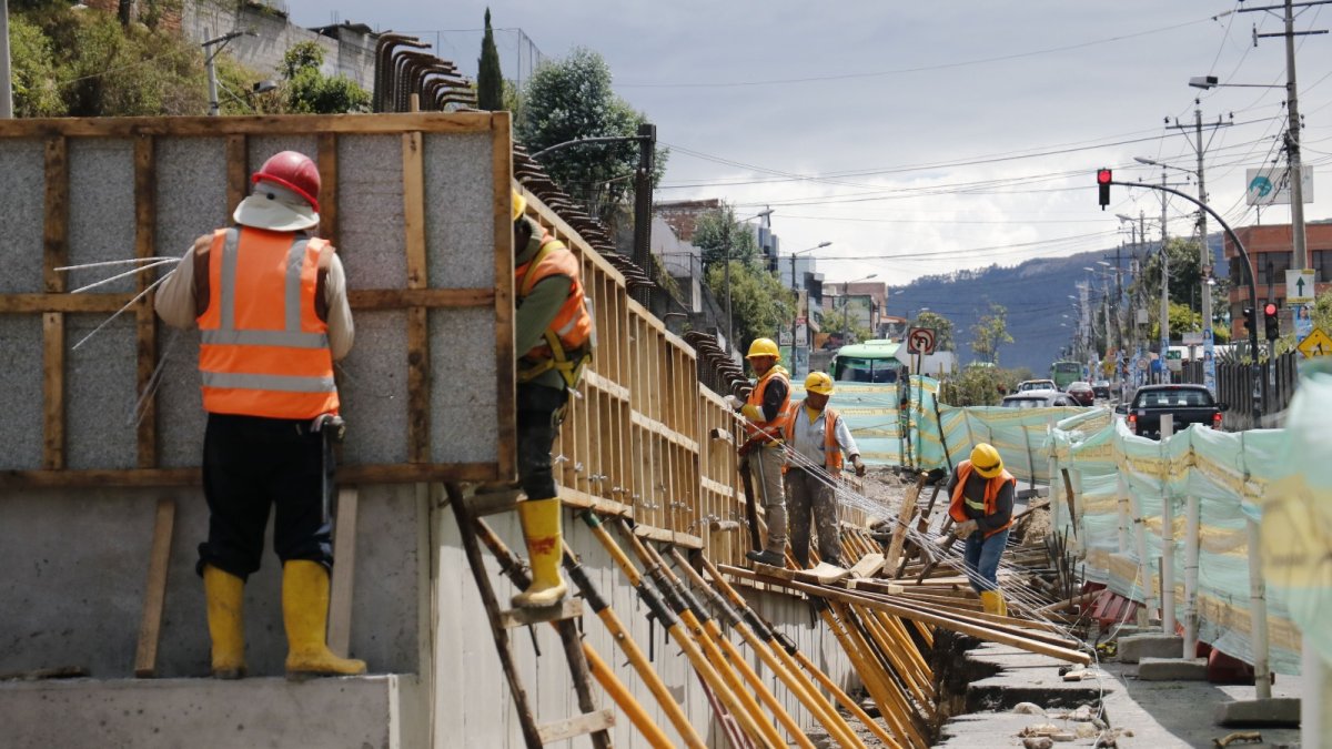 La construcción del nuevo paso a desnivel se construye a la altura del puente ocho