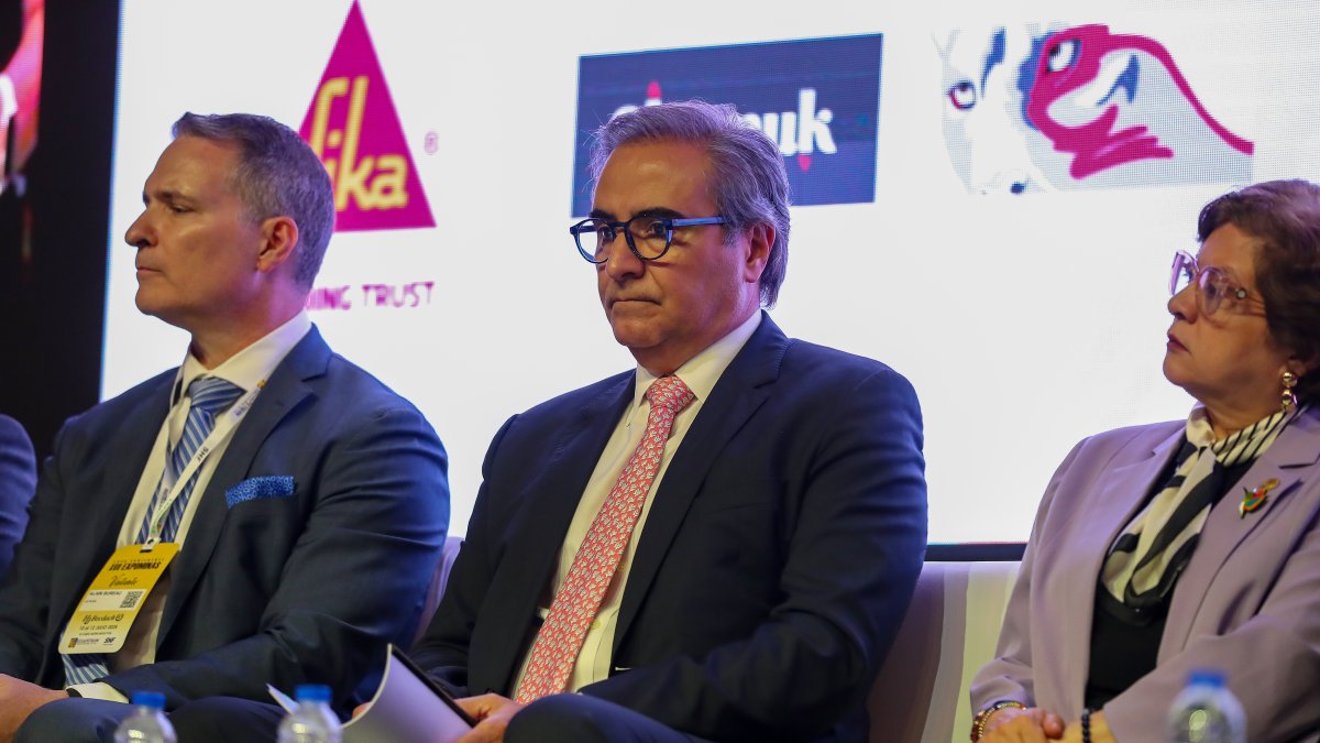 El ministro de Energía Antonio Goncalves adelantó las acciones para abastecer la demanda energética en Ecuador.