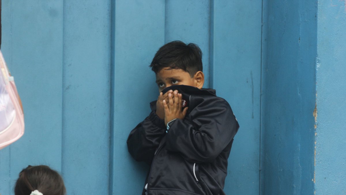 Un intenso olor a químico obliga a evacuar dos colegios en Mapasingue Oeste, en Guayaquil