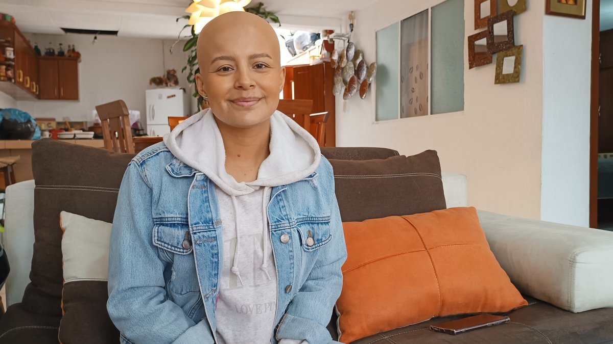 Viviana Ávila sufre de fuertes dolores lumbares desde septiembre de 2023, causados por un tumor en su cadera.