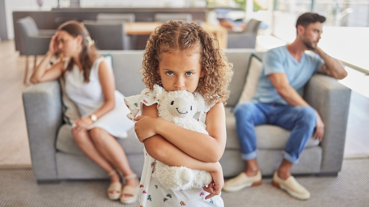 Evita los conflictos delante del niño.