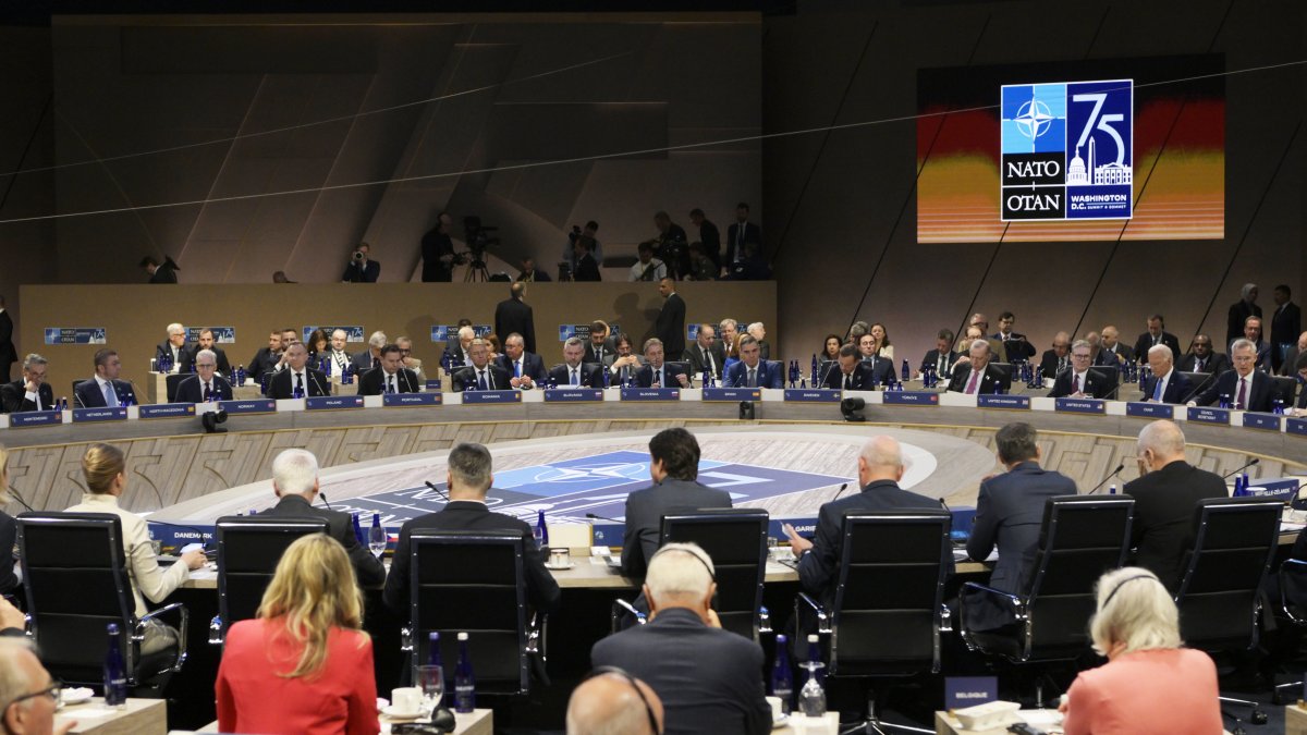 Jefes de Estado participan durante una reunión de la OTAN este jueves en el Centro de Convenciones Walter E. Washington en Washington (EE.UU.).