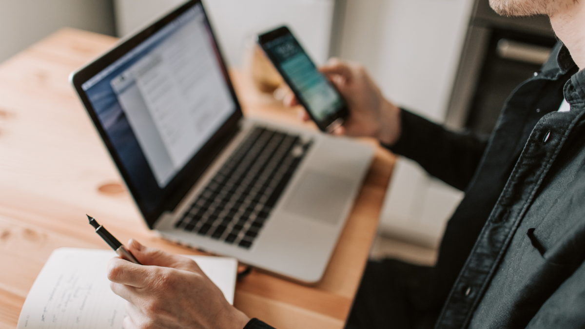 Si recibes una oferta sospechosa, es importante reportar el número de WhatsApp para ayudar a prevenir que otros caigan en la estafa.