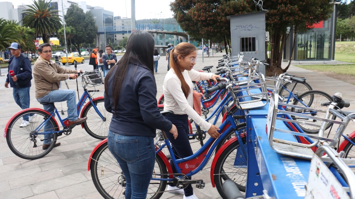 Usuarios llegaron a la estación Iñaquito, norte de la ciudad  para entregar las bicicletas