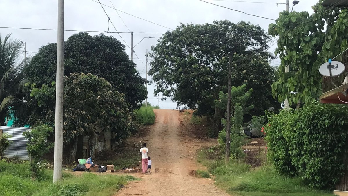 Villa. Los niños son los más susceptibles de ser conquistados por los grupos armados que transitan por ahí.