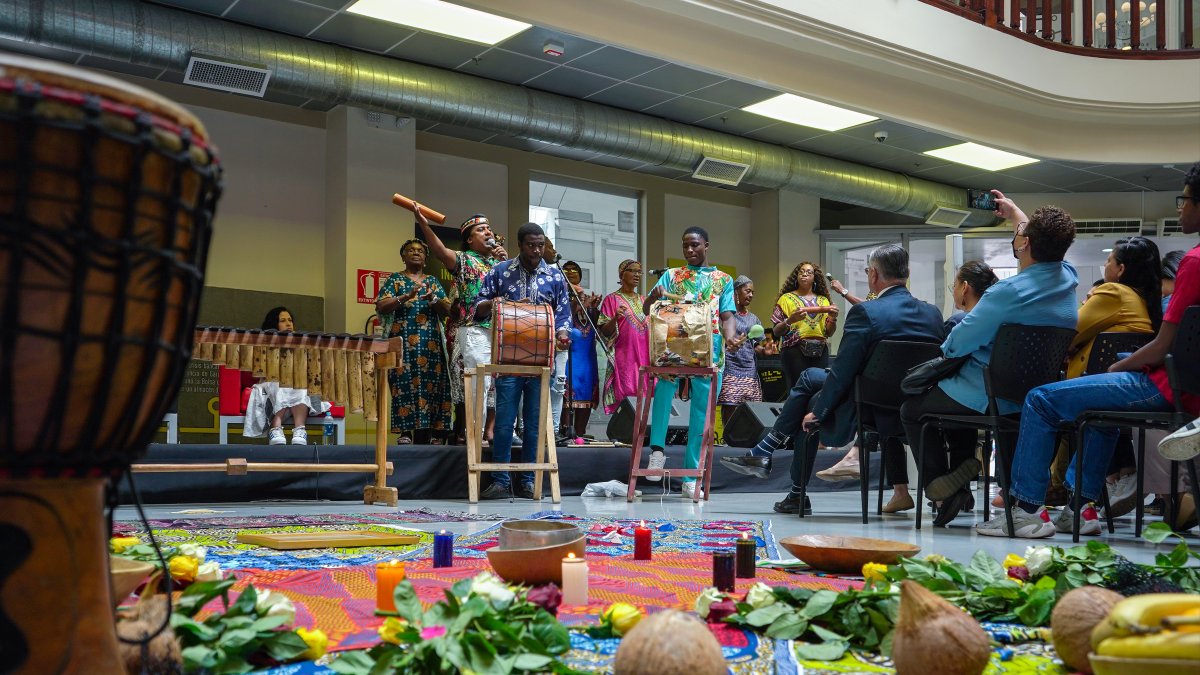 Lanzamiento. Comunidades afroecuatorianas y estudiantes intervinieron en el lanzamiento de la carrera.