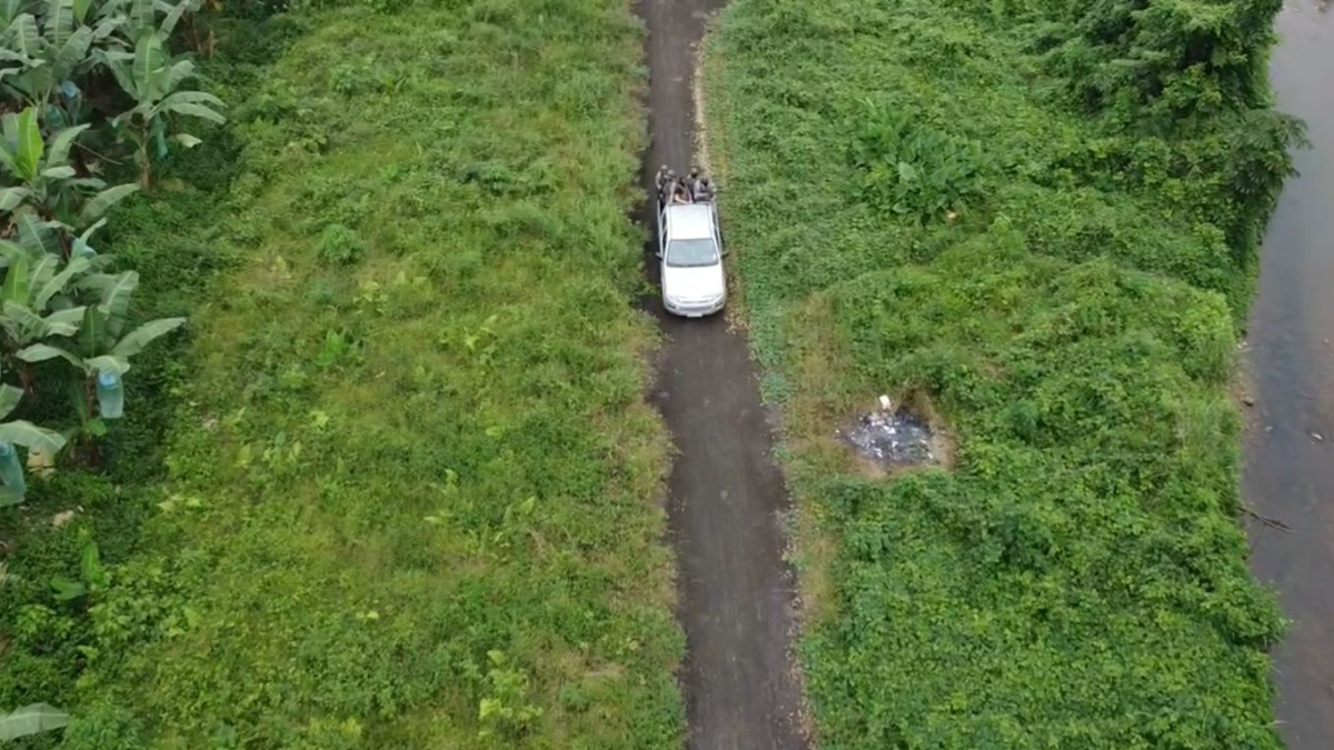 Durante la inhabilitacion de la pista en el sector de La Playita.