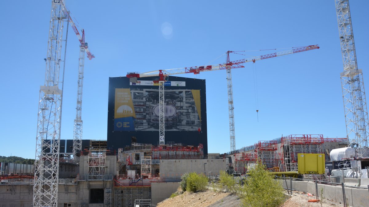 El proyecto ITER (Reactor Experimental Termonuclear Internacional) que busca una fuente de energía segura, limpia e inagotable, que se construye en la localidad francesa de Saint-Paul-lez-Durance.