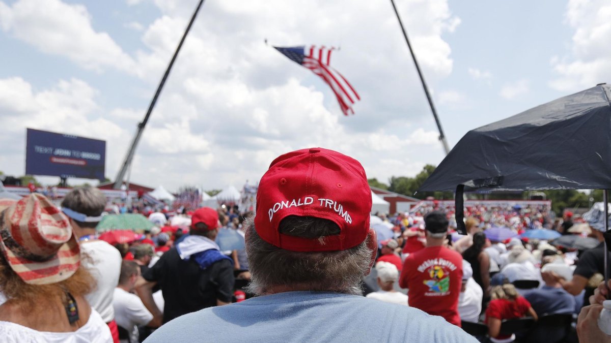 Seguidores del expresidente estadounidense Donald Trump lo acompañaron durante un mitin en Pensilvania.
