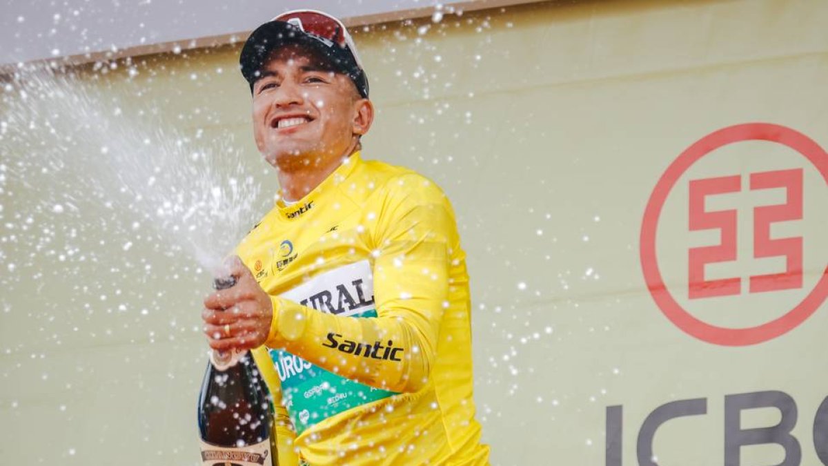 Jefferson Cepeda y su celebración tras ganar la competencia en China.