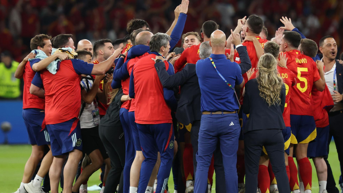 Selección celebra la victoria.