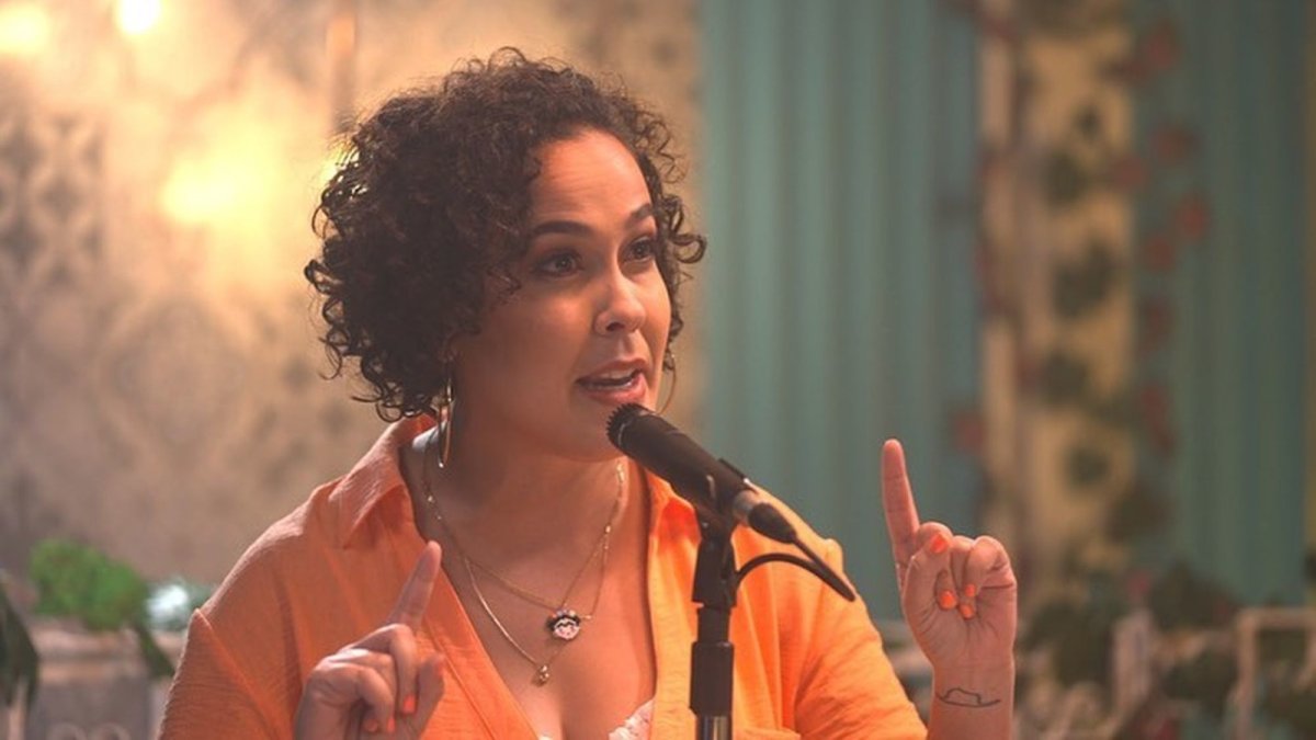 Figura. Actualmente, Alondra Santiago se encuentra fuera del Ecuador.