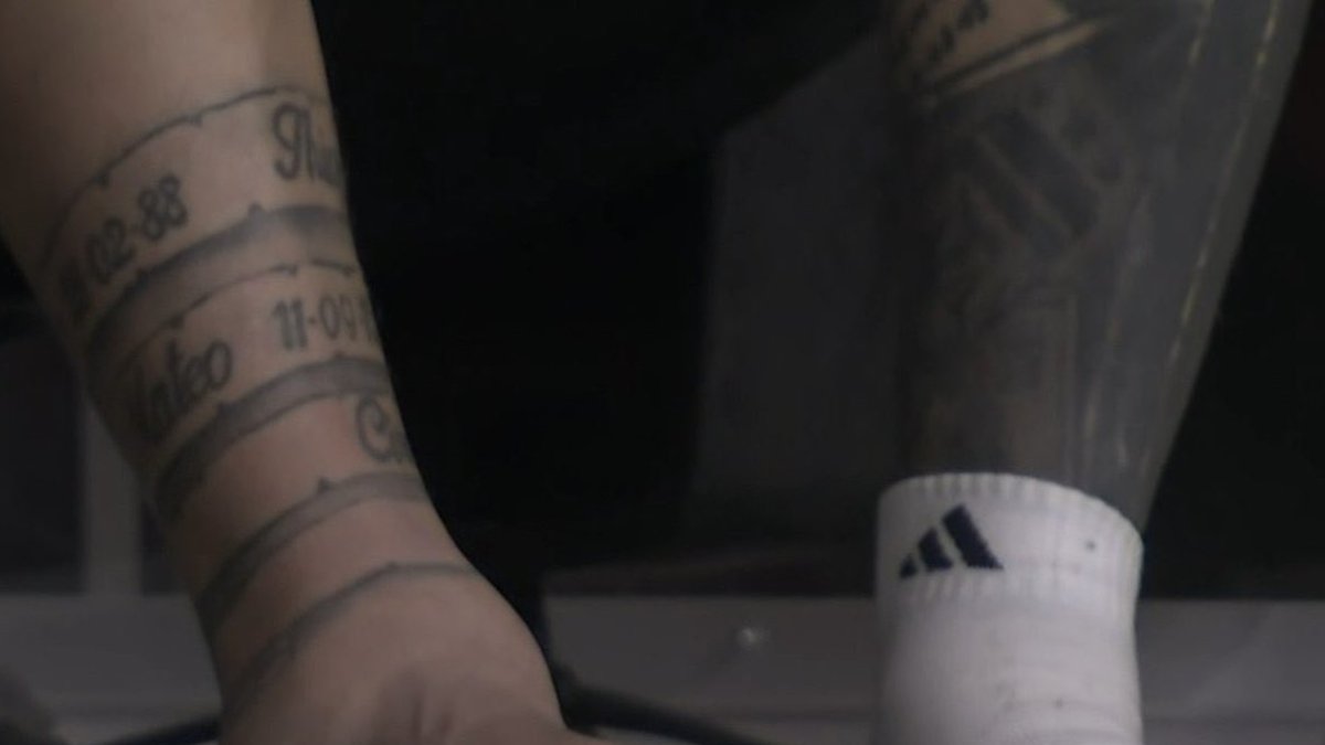 El tobillo de Lionel Messi hinchado, no se sabe cuando volverá a jugar.