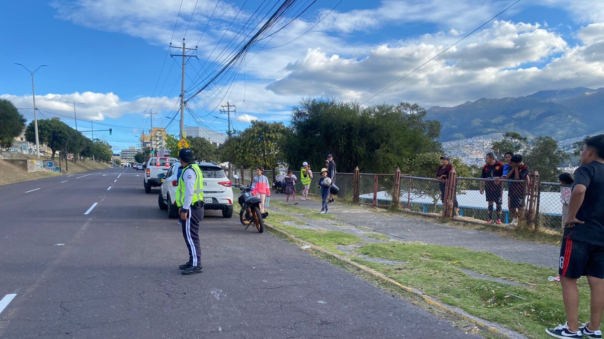 Los agentes de tránsito realizan controles en distintos puntos de la ciudad.