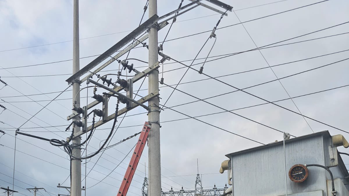 CNEL EP reporta daños en los equipos de la subestación Propicia, en Esmeraldas.