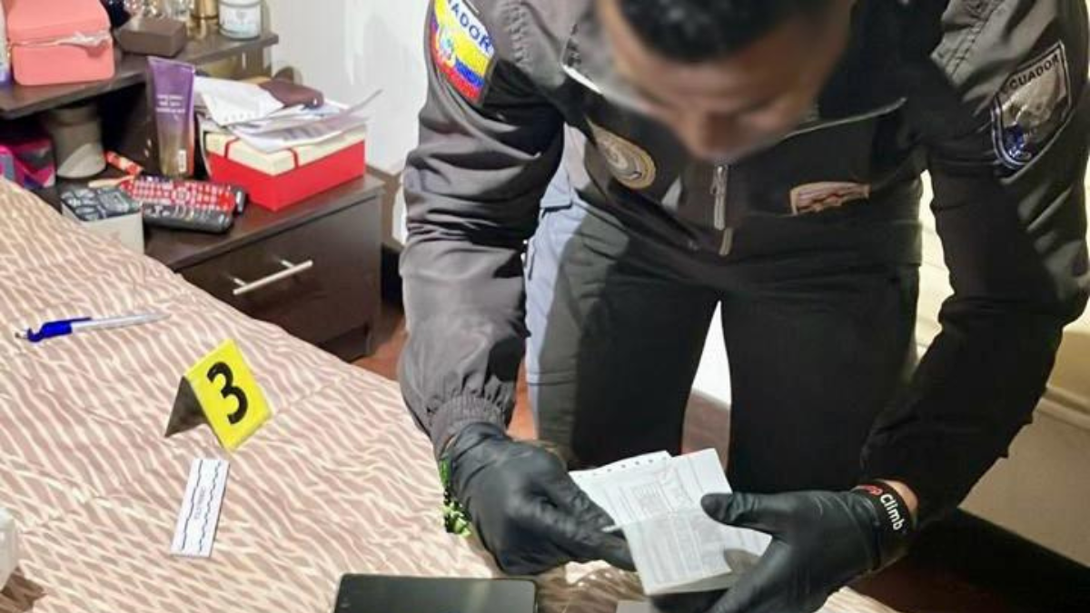 Fiscalía ejecutó tres órdenes de detención por presunto lavado de activos. Entre los detenidos está un funcionario de la UAFE.