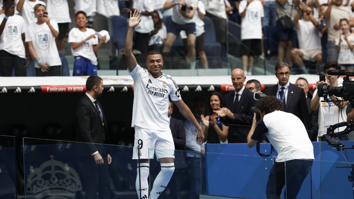Kylian Mbappé fue presentado en Real Madrid ante los hinchas, directivos e invitados especiales