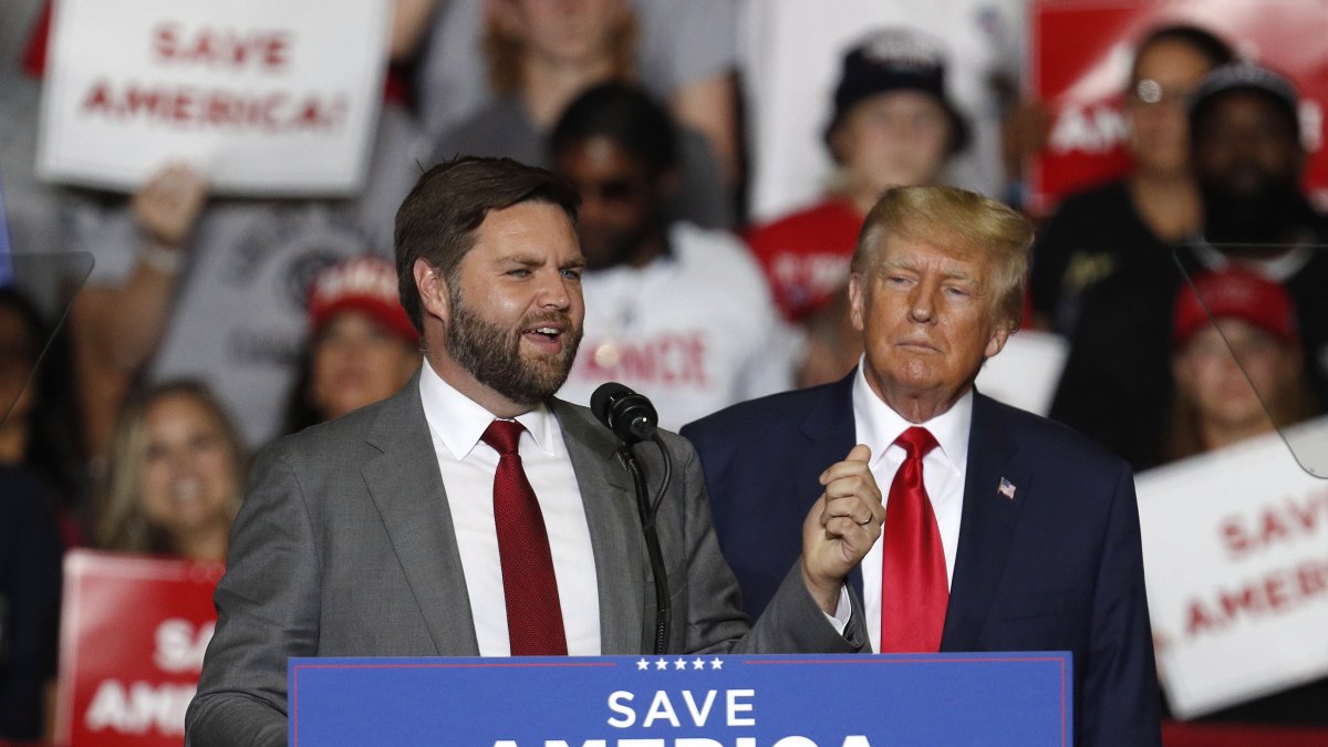 Archivo. James David Vance junto al expresidente estadounidense Donald Trump (2017-2021)