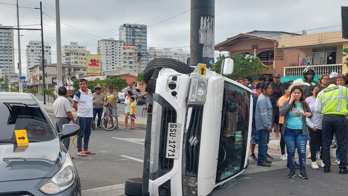 Así quedó el vehículo accidentado en Salinas, la tarde de este 16 de julio.