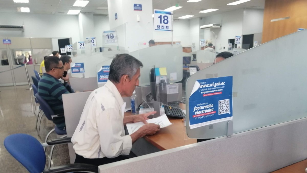 Para solicitar la devolución, el consumo de bienes y servicios deberá haberse hecho en establecimientos autorizados por el Servicio de Rentas Internas (SRI).