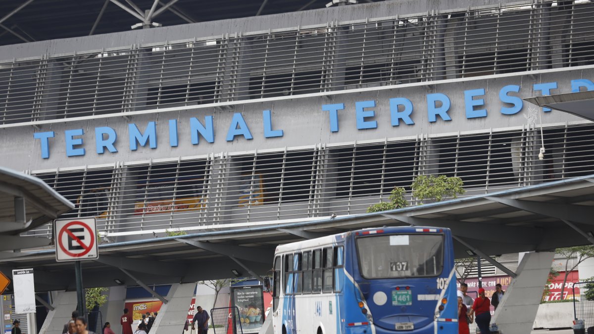 El alcalde de Guayaquil espera que una empresa maneje los terminales terrestres.