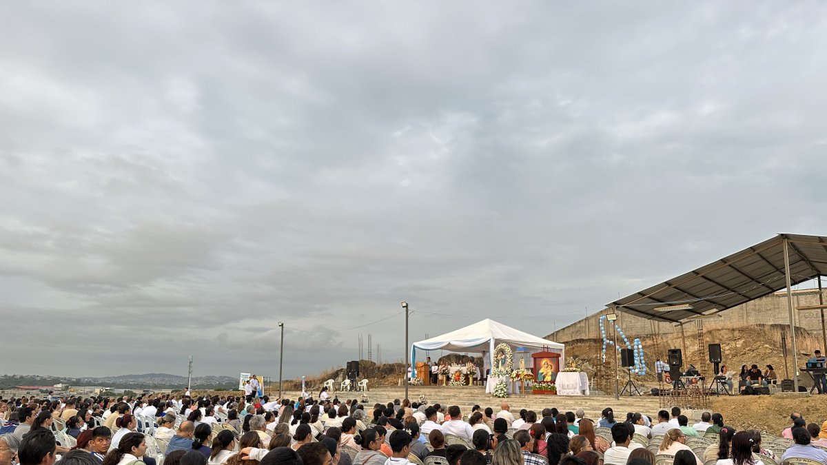 Escena. Fieles se congregan en el Santuario María Madre de Guayaquil.