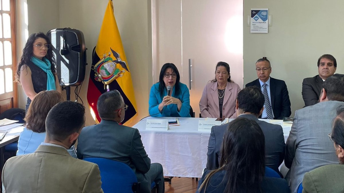 Desde la izquierda: Solanda Goyes y Yolanda Yupangui hablan de las prioridades del Consejo de la Judicatura, tras la llegada de Mario Godoy.