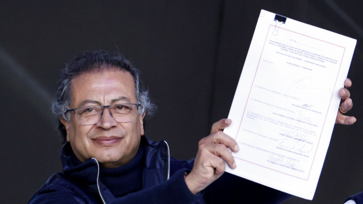 El presidente de Colombia, Gustavo Petro en la Plaza de Bolívar, en Bogotá.