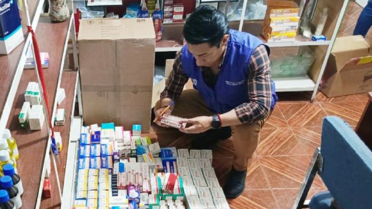 Más de 5600 medicamentos sin registro sanitario, caducados y adulterados se encontraron en una farmacia de Quito