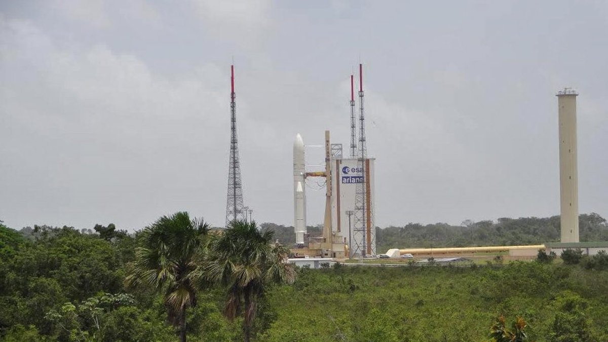 Escenario. El nuevo cohete europeo Ariane 6 en el puerto espacial europeo de Kurú (Guayana francesa).